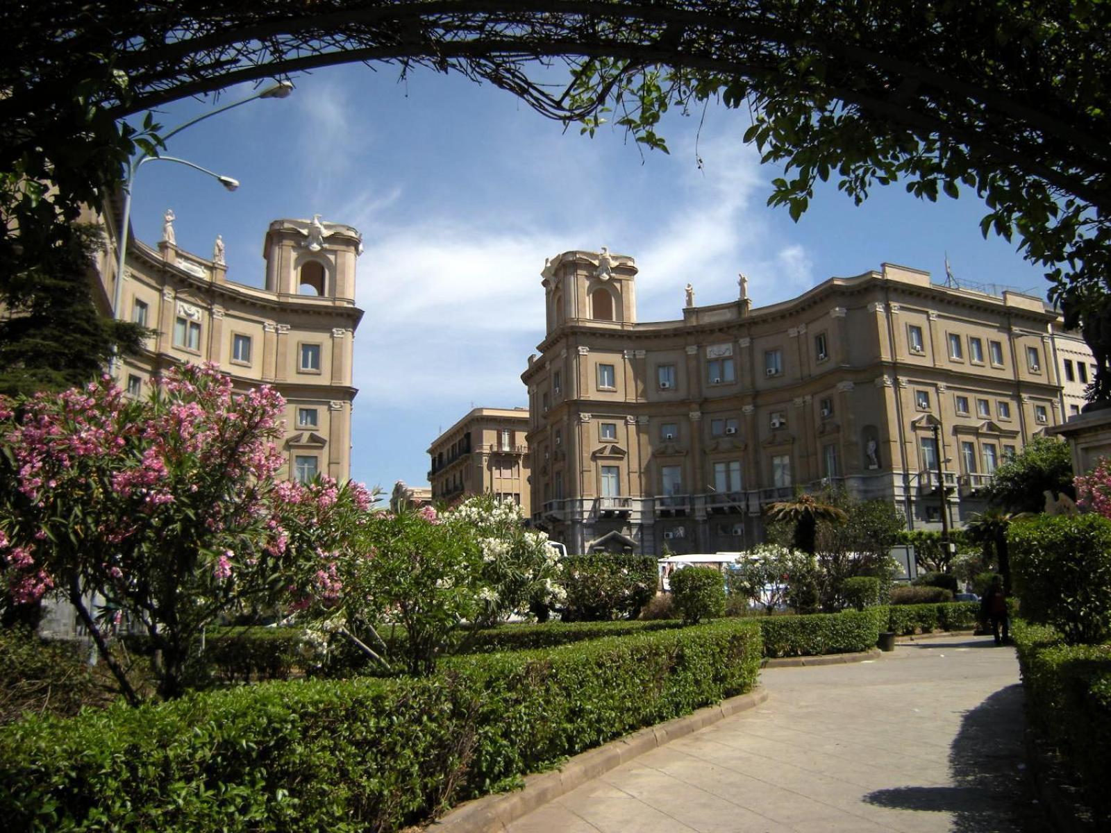 פלרמו Apartament Dimora Di Maury A Due Passi Dai Trasporti E Da Ballaro מראה חיצוני תמונה