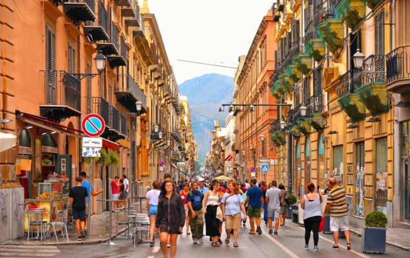פלרמו Apartament Dimora Di Maury A Due Passi Dai Trasporti E Da Ballaro מראה חיצוני תמונה